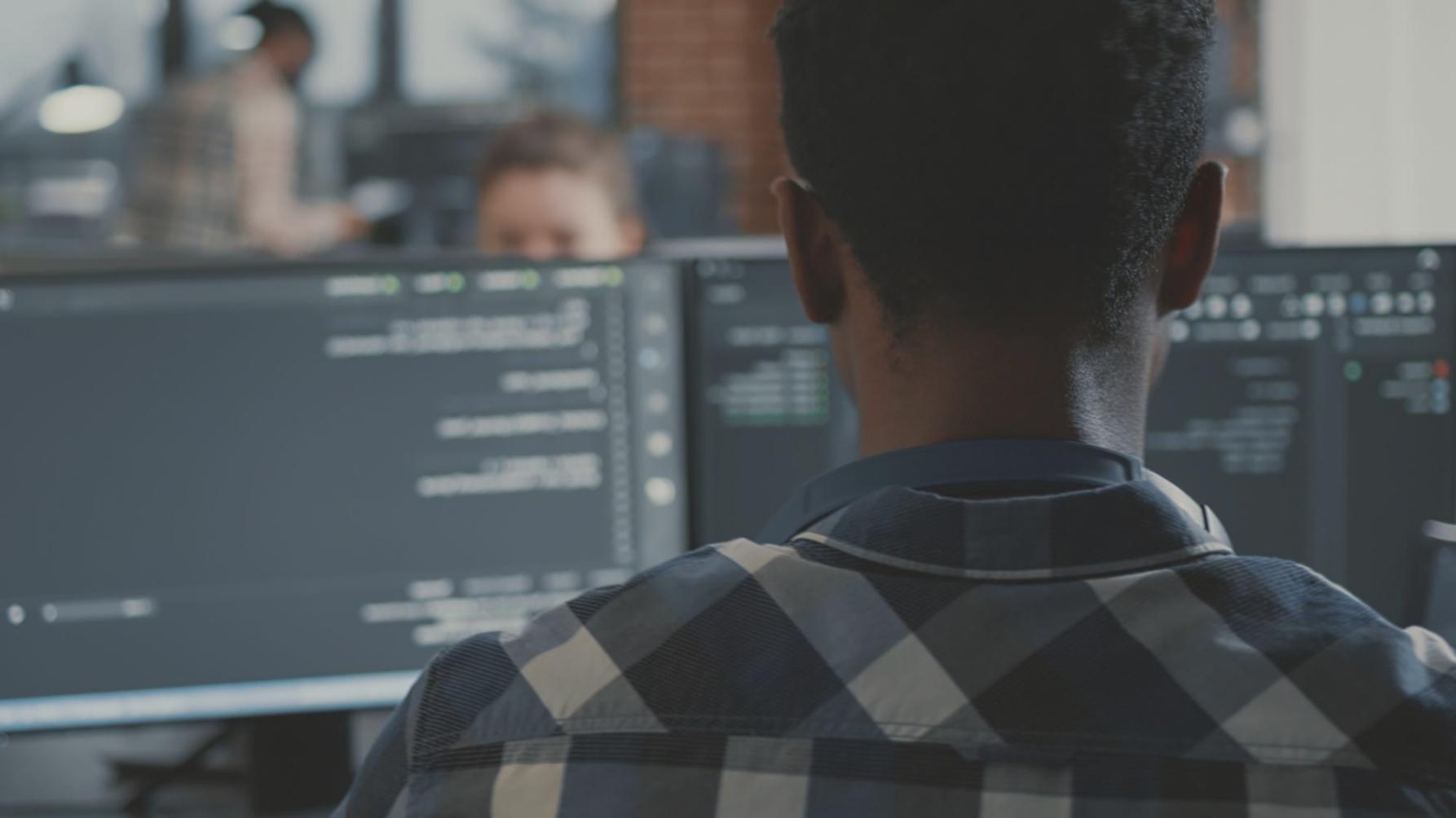 Tým Torinavique při práci na analýze konkurence